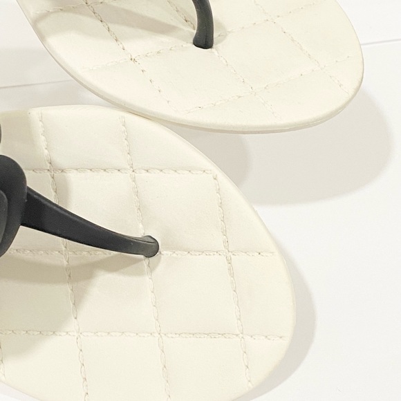 🖤🤍🖤Chanel Quilted Sandals - Picture 6 of 11